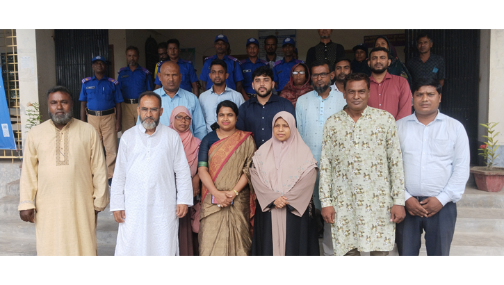 পাঁচবিবিতে জেলা প্রশাসকের বালিঘাটা ইউনিয়নের গ্রাম আদালত পরিদর্শন 